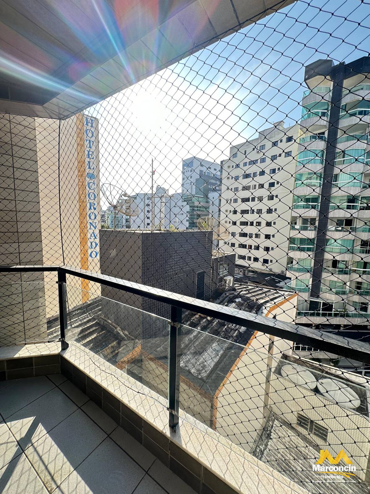  - Apartamento com 2 quartos, para locação em Guarapari, Centro