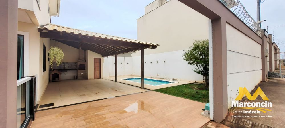 Casa à venda com 3 quartos - ,