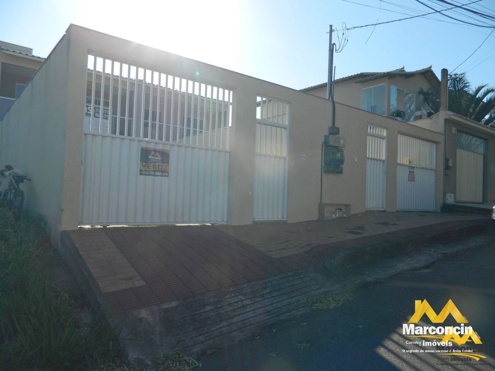 Casa à venda com 3 quartos - ,