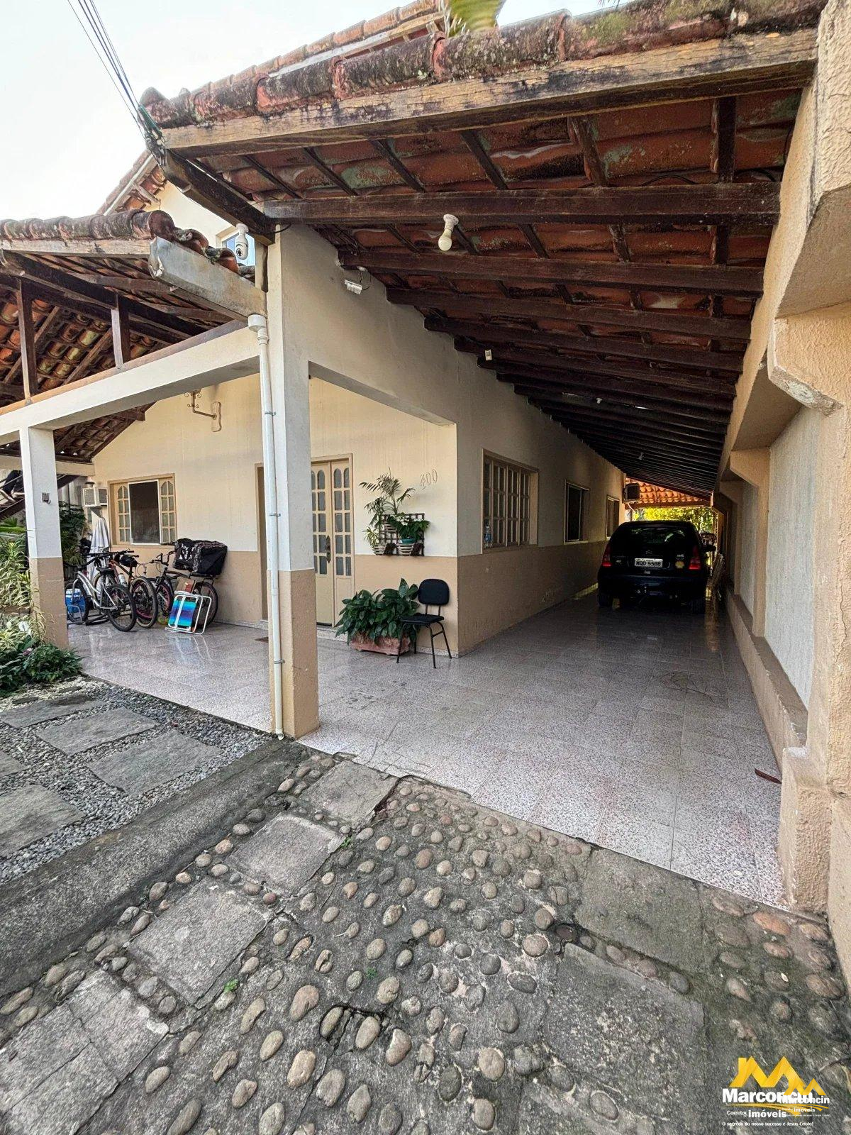  - Casa com 5 quartos, 360m², à venda em Guarapari, Itapebussu