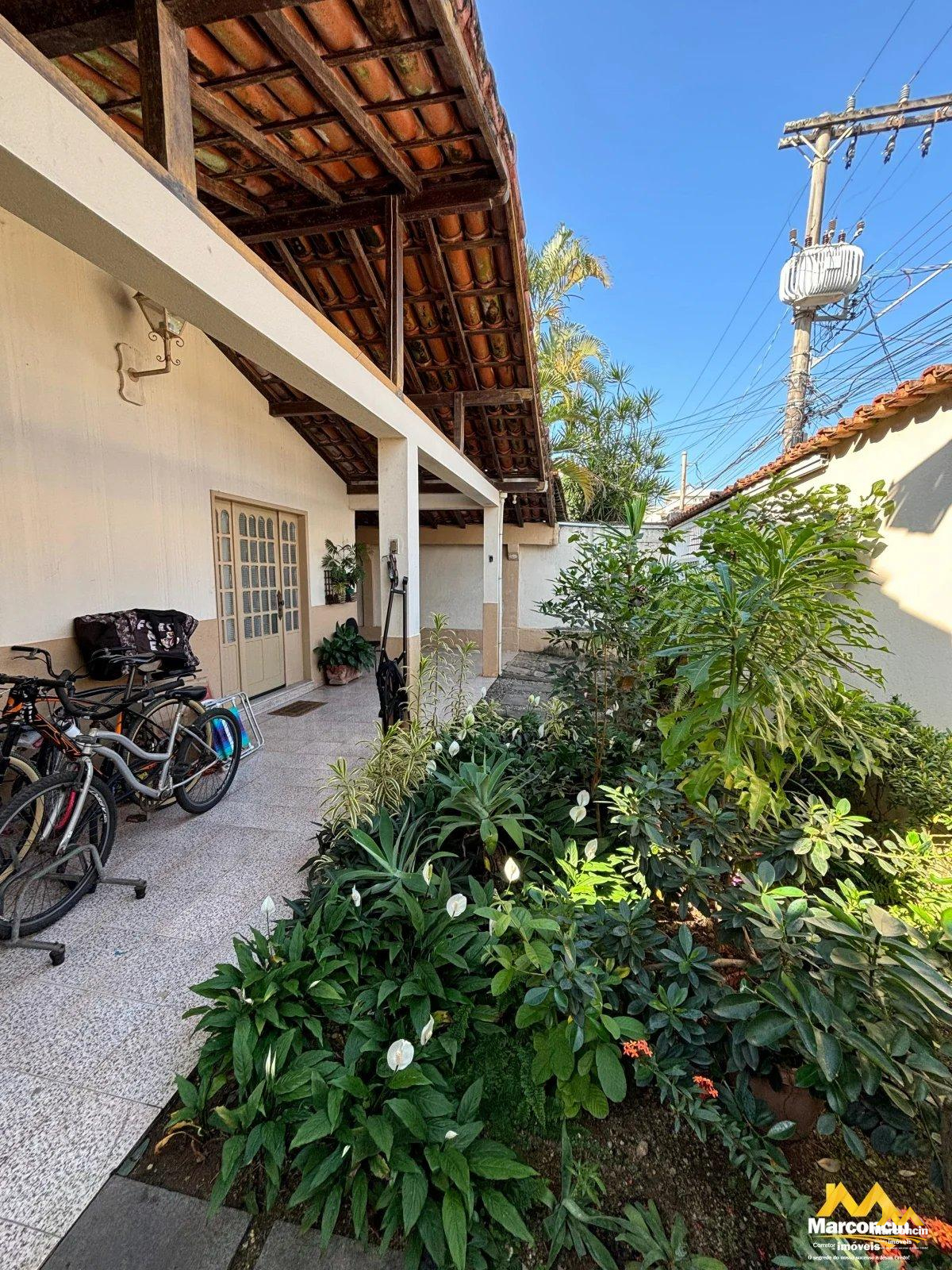 Casa à venda com 5 quartos - Itapebussu,Guarapari